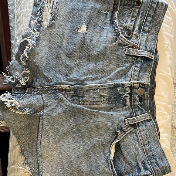 Levi's women’s button fly cut off denim shorts - Picture 5 of 5